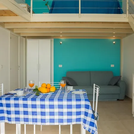 Joanna Flat 지아르디니낙소스