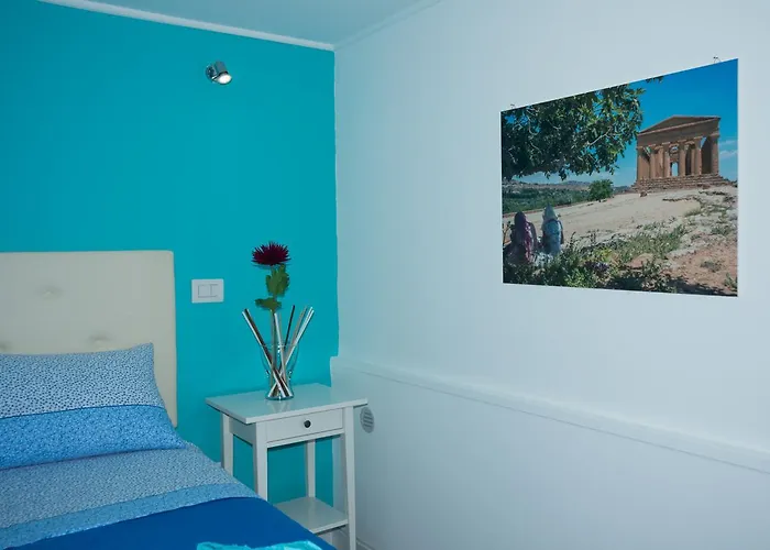 Joanna Flat * Giardini Naxos