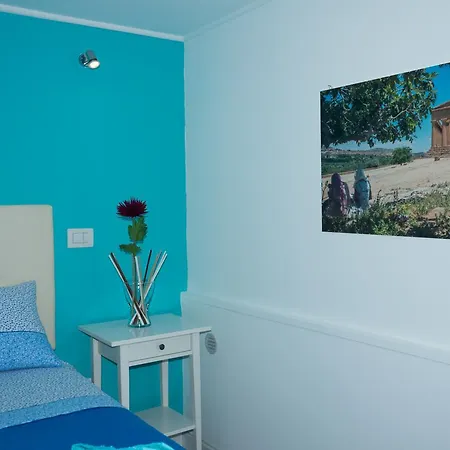 Joanna Flat * Giardini Naxos